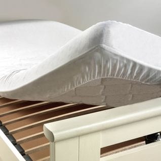 Protège Matelas en éponge, Peva Et anti-acarien "Ponny" 180x200 cm Blanc