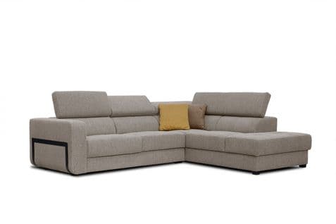 Canapé D'angle Droit Bergo 5 Places En Tissu Taupe  Avec Coussins Déco