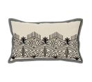 Coussin Décoratif Noir et Blanc Motifs Brodés Et En Relief 30 X 50 Cm